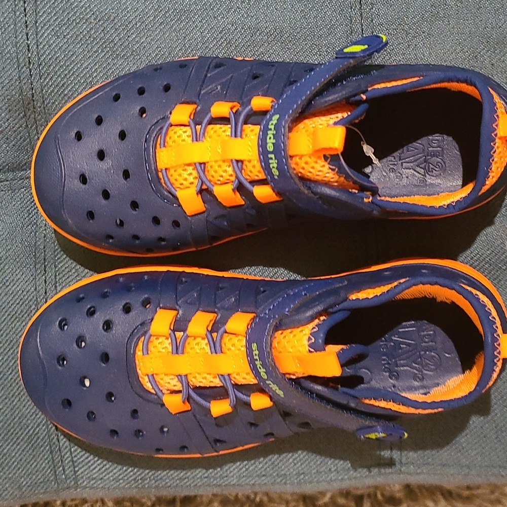 Nwot stride rite boy 13